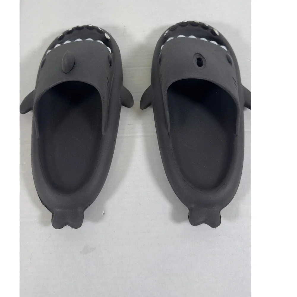 Crayon Friends Shark Slides‎ Unisex EU 38-39 Dark Grey Good Novelty Sandals